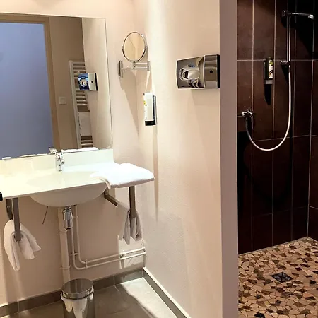 杜克思福兹酒店 酒店 萨兰莱班