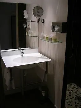 杜克思福兹酒店 萨兰莱班